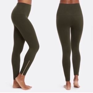 NWOT SPANX Olive Green ‘Look at Me Now’ Seamless Leggings Small New Zipper Ankle